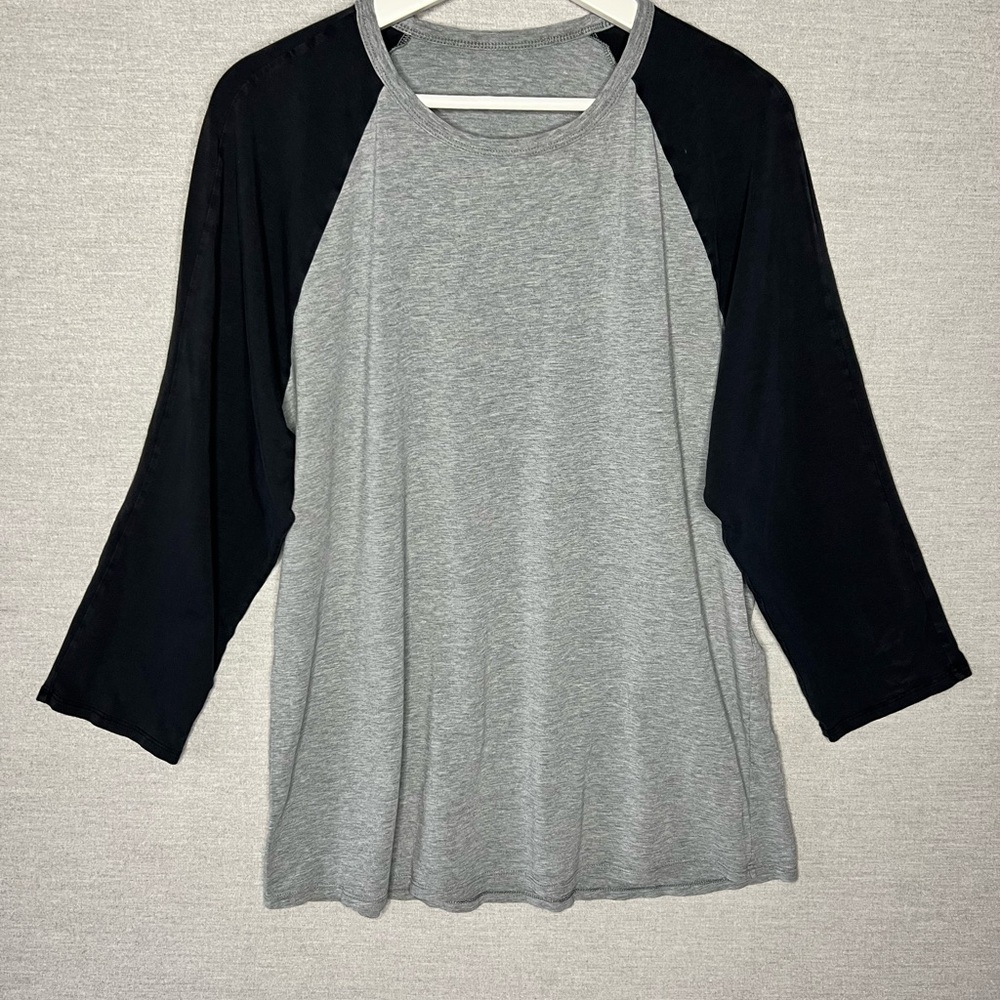 Lululemon men’s Gray and Black 3/4 Sleeve Active Tee